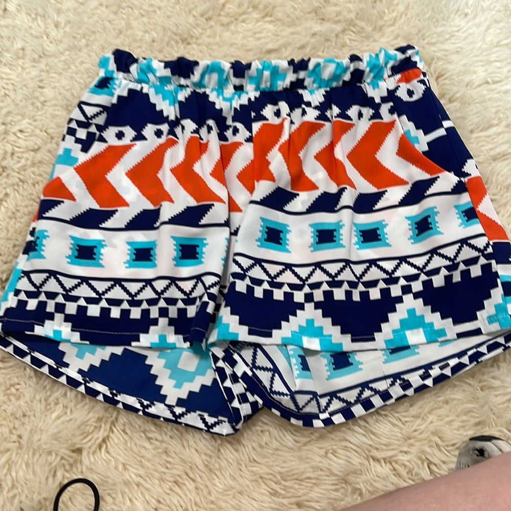 Tribal shorts L; tyche